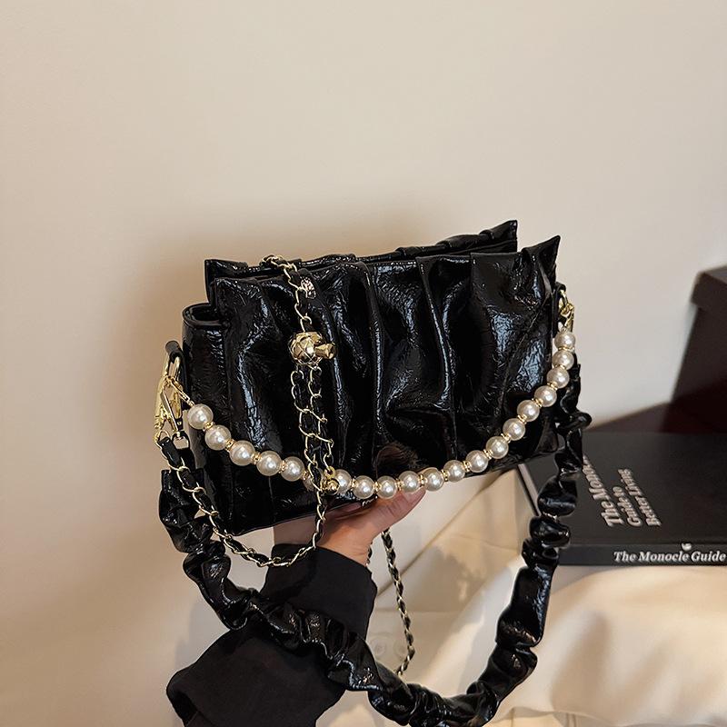 

One shoulder underarm pleated bag 2025 new women s bag niche design messenger bag high-end women s small square bag 23*6*15