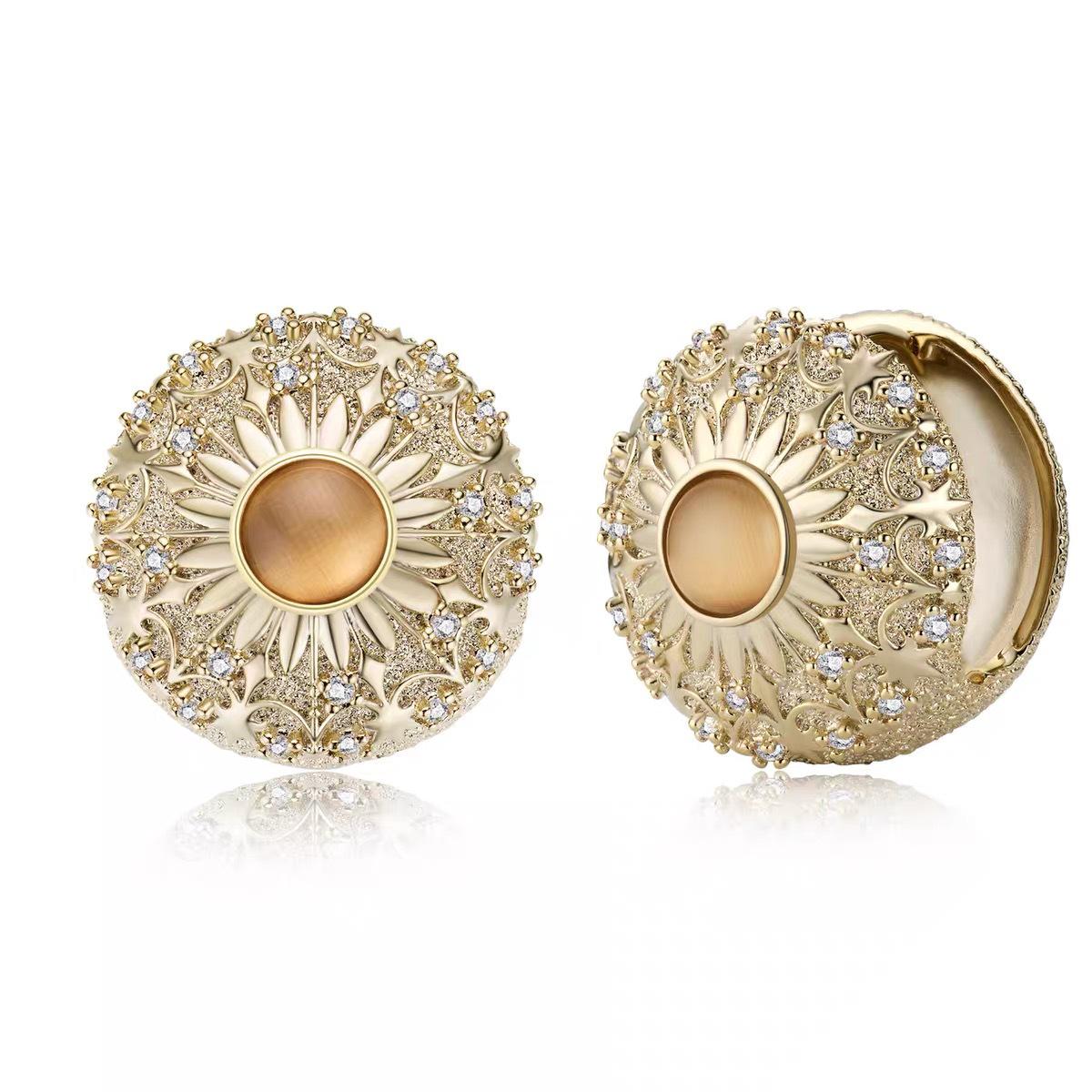 

Серьги-пусеты «Перо» серии «Люкс» с полным бриллиантовым дизайном золотой