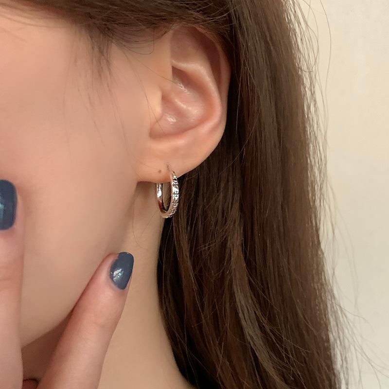 Unique Design Ear Buckles Crucifix Floral Earrings Female Light Luxury Senior Sense of Cold Wind Fashion Earrings Elegant Accessories Classic Jewelry
