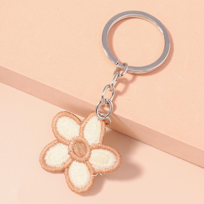 New Handmade Knitted Flower Keychain Crocheted Love Heart Keyring Pendants for Car Key Holder Handbag Decor Jewelry Gifts