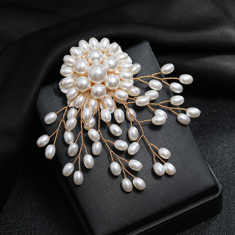 2022 New Creative Luxury Pearl Brooches Pins For Women Elegant Rhinestone Snowflakes Flower Accessories Lady Wedding Party Gift