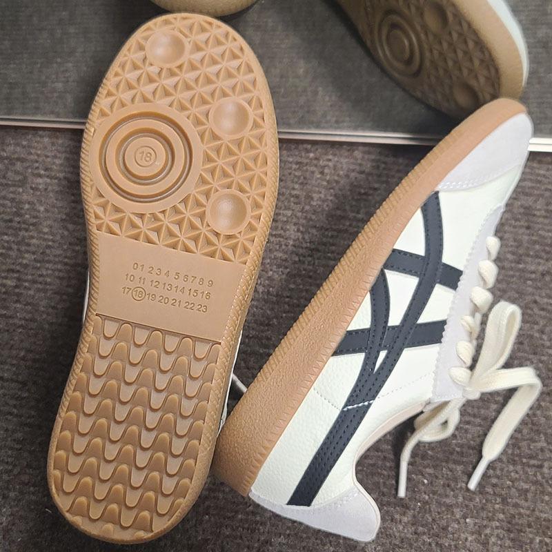 

Retro casual platform leather women s college style lace-up sports board shoes new little white shoes 35 чорний