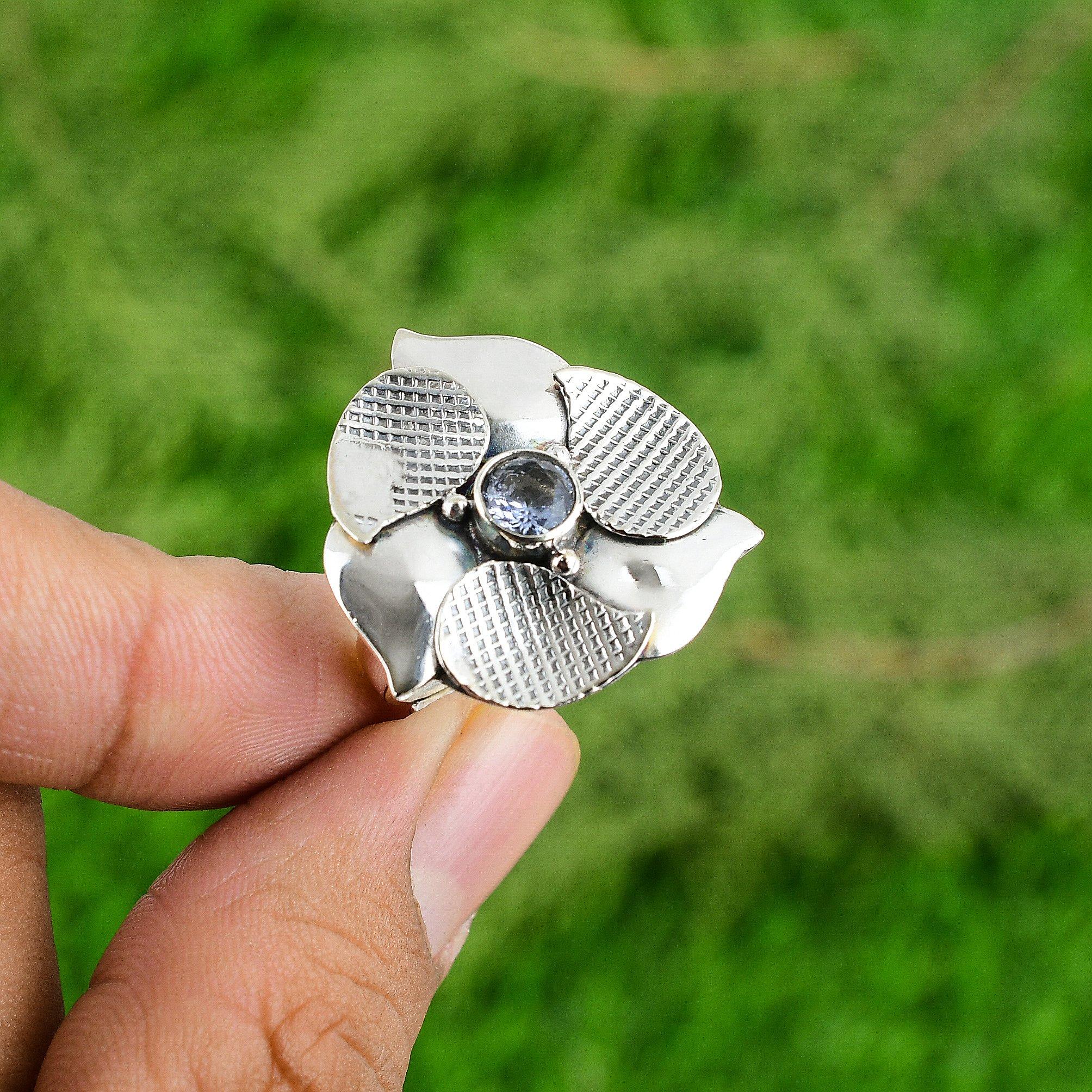 

Круглый камень Танзанитовый кварц Цветок Солитер Безель Бохо Кольцо Стерлинговое серебро Adjustable