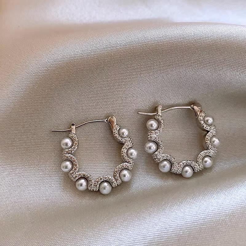 French Pearl Tassel Earrings: Retro, Luxurious, High-End Statement Pieces for Women – Perfect for Autumn and Winter