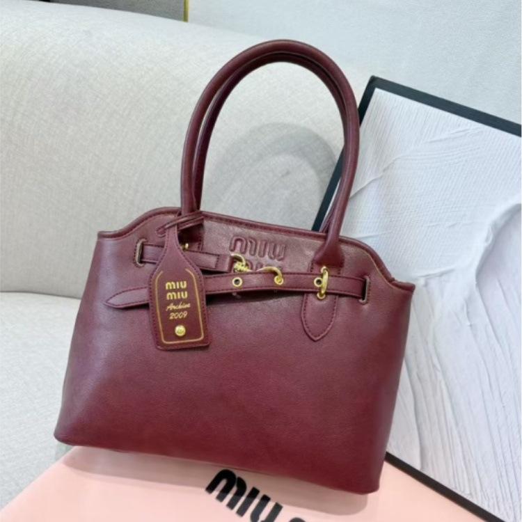 

Ретро-сумка-черепашка Miu 2025 року великої місткості: Модна, універсальна сумка-тоут та портфель 31x10x24cm вина червоного кольору