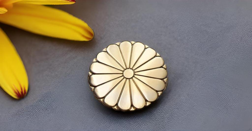 Chrysanthemum Crest Pin Badge, 15-Petal Chrysanthemum Crest Pin, 2.6cm Diameter