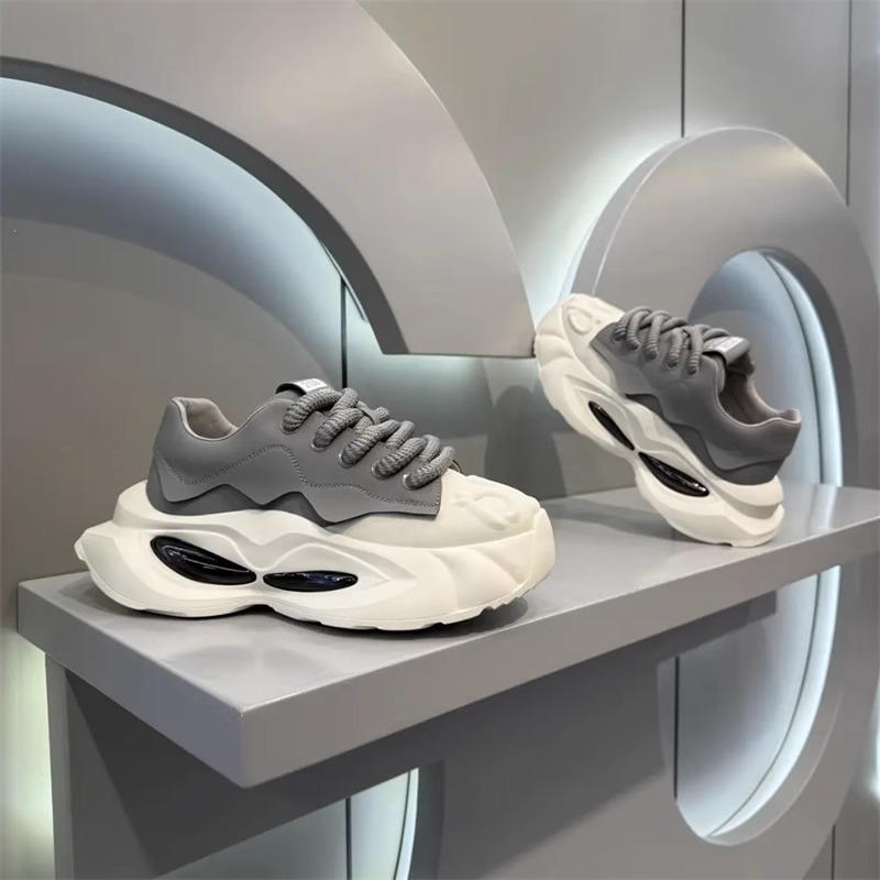 New Men's Classic Sneakers Trendy Versatile Fashion Casual Shoes Thick Soled Height Boosting Lightweight Running Shoes