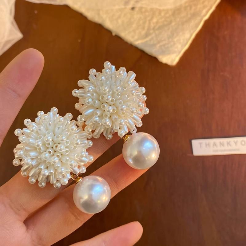 1Pair New Baroque Style Handmade Pearl Flower Earrings For Women Statement Ear Studs Jewelry Gift
