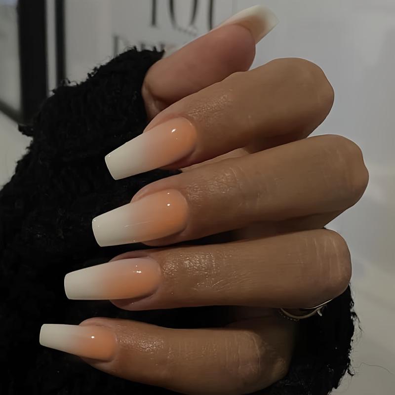 Hochwertige tragbare künstliche Nägel im Mandel-Nude-French-Stil – mittellange und lange Nagelspitzen
