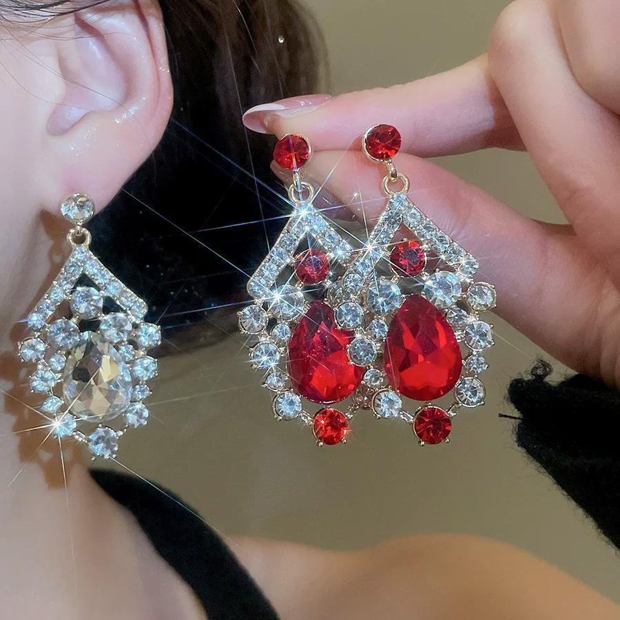 Flash diamond water drop stud earrings necklace two-piece set retro court style light luxury high sense collarbone chain evening dress accessories