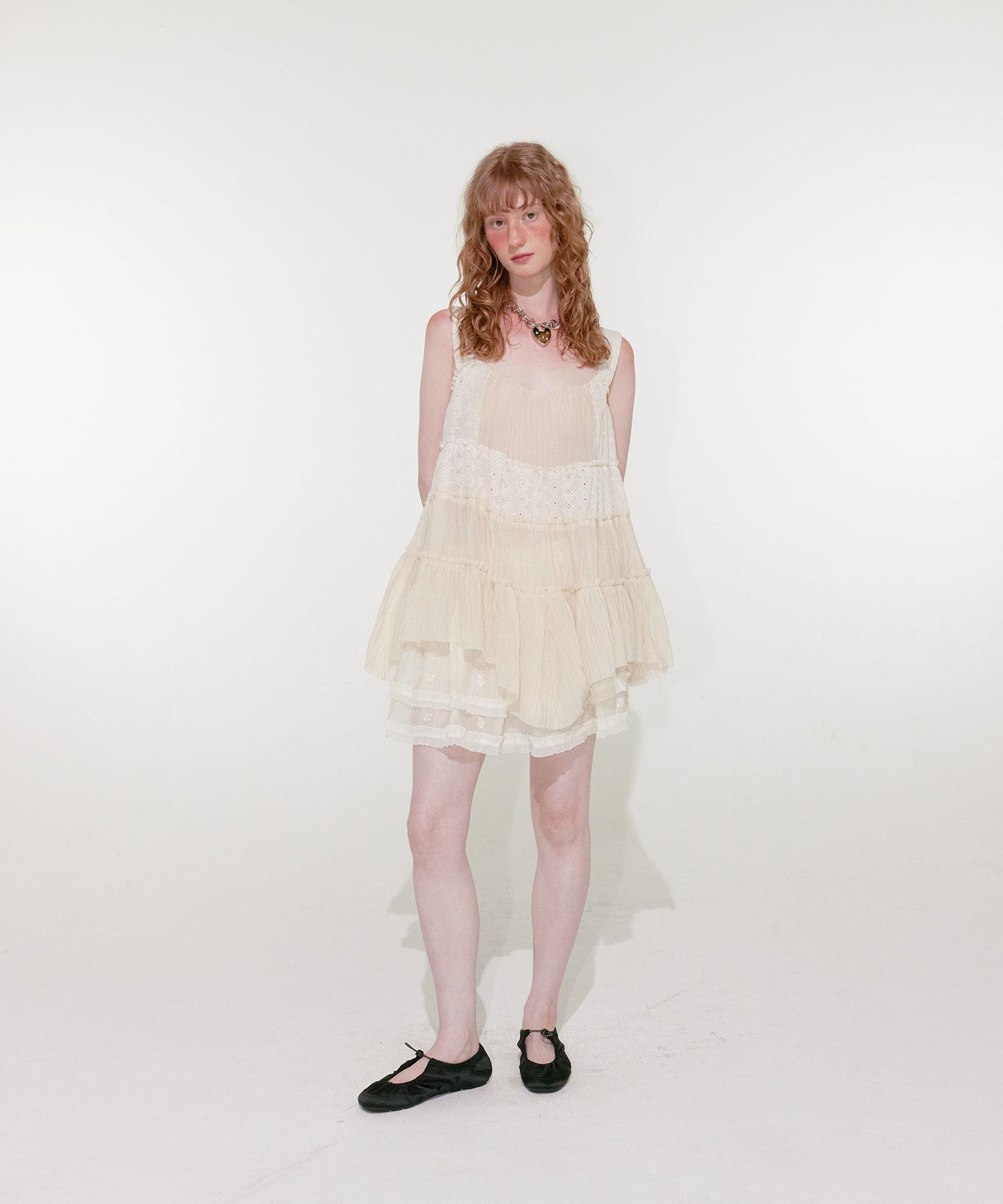 Lulu Seoul Swan Lace Blouse (Beige) Beige/Free
