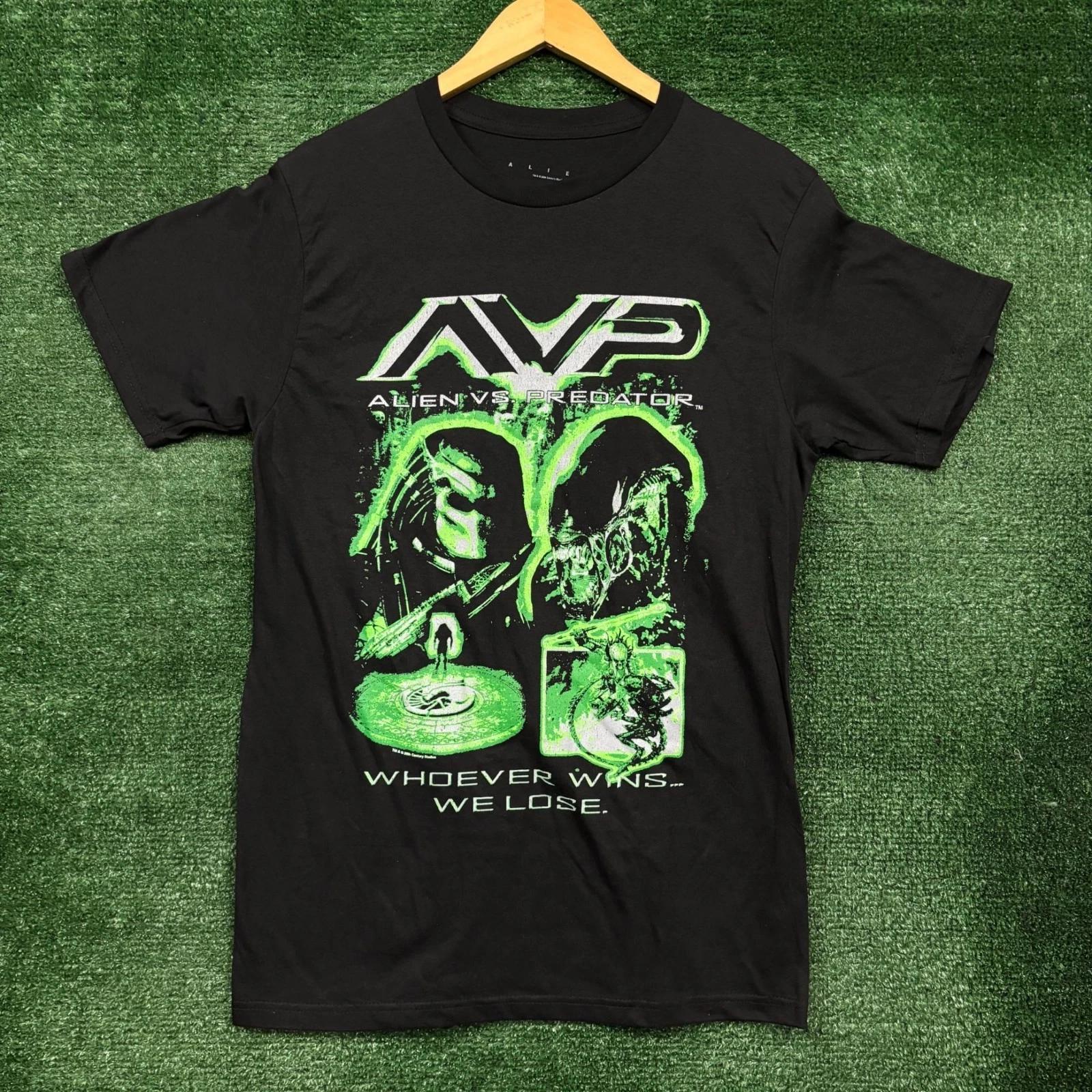 

Alien vs Predator Whoever Wins We Lose Movie Poster T-shirt Size Medium L