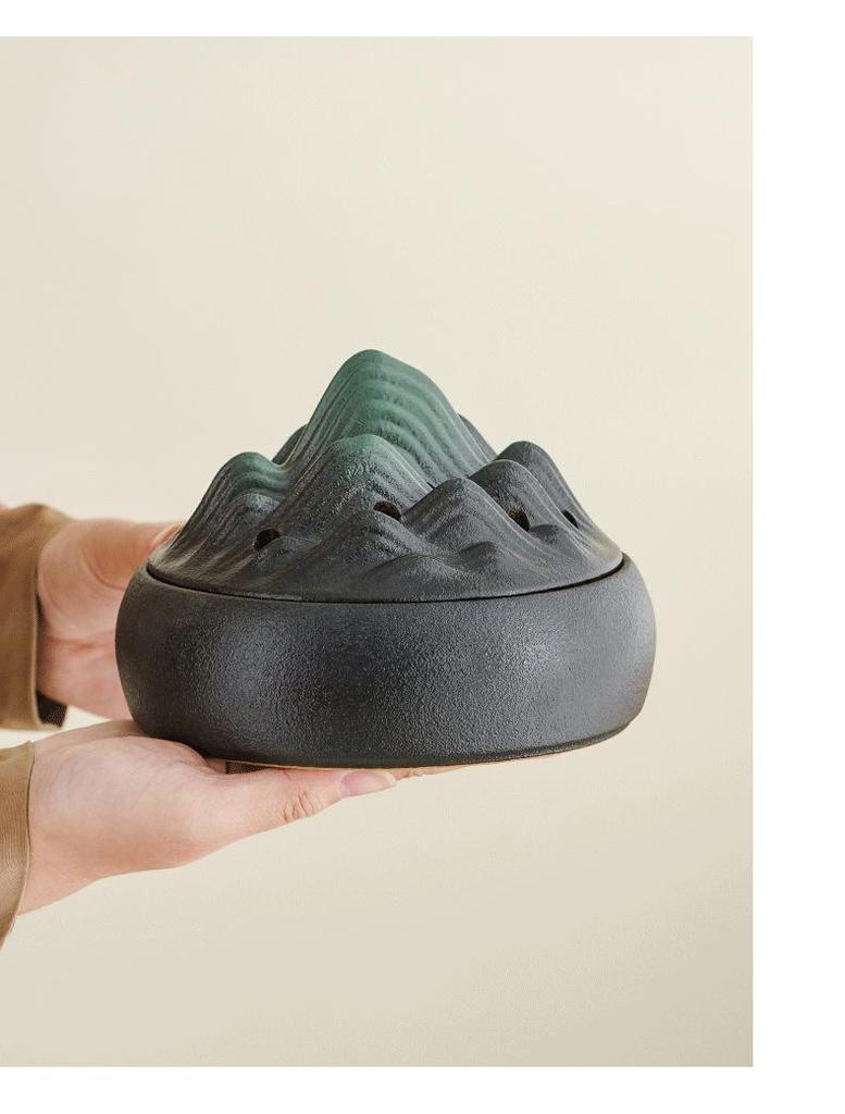 Sandalwood Ceramic Incense Burner with Lid, Fireproof for Household Use - Coarse Pottery Ornament for Indoor Incense Burning.