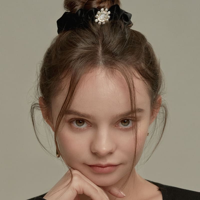 BESTY Royal Velvet Bianca Hair Scrunch