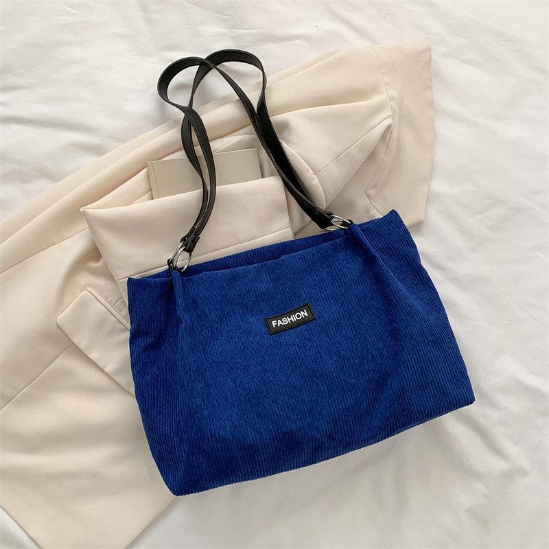 

Сумка большой вместимости женская осень 2025 новый тренд мода на одно плечо простая портативная повседневная сумка-тоут для поездок на работу синий