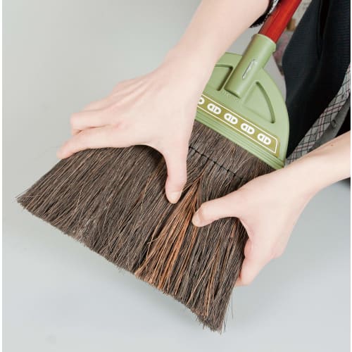 Azuma Compo-Niwaniwa Long Handle Outdoor Broom, 27cm Bristles, 129cm Total Length, Moderately Flexible for Easy Sweeping, Mixed Bristles 177