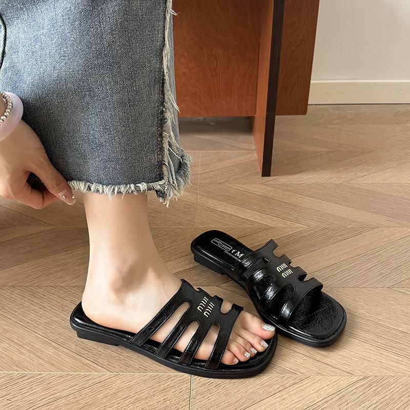 Casual Flat Sandals Silver Word New Small Beach Shoes French 2025 Outer Wear Hollow Summer Cool Slippers Women