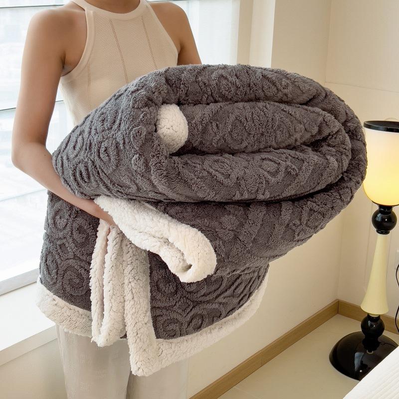 

Modern And Minimalist Thickened Taffeta Blanket Four Season Universal Solid Color Comfortable Multifunctional Office Nap Blanket pillowcase 2pcs