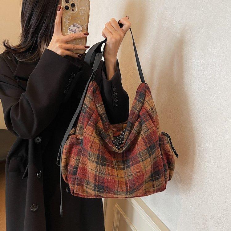 Autumn and winter new woolen plaid shoulder bag large-capacity handbag tote bag retro versatile fashion women's bag