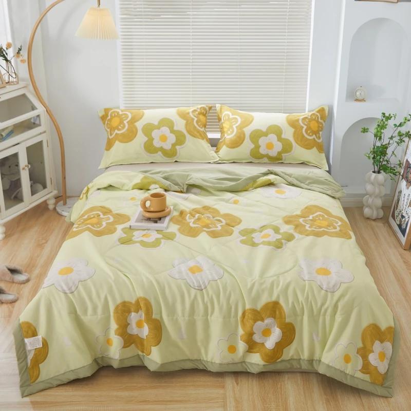 Cute Cartoon Polar Bear Summer Quilt Skin-friendly Comfortable Animals Print Air Conditioning Quilted Quilt for Kids Boys Girls