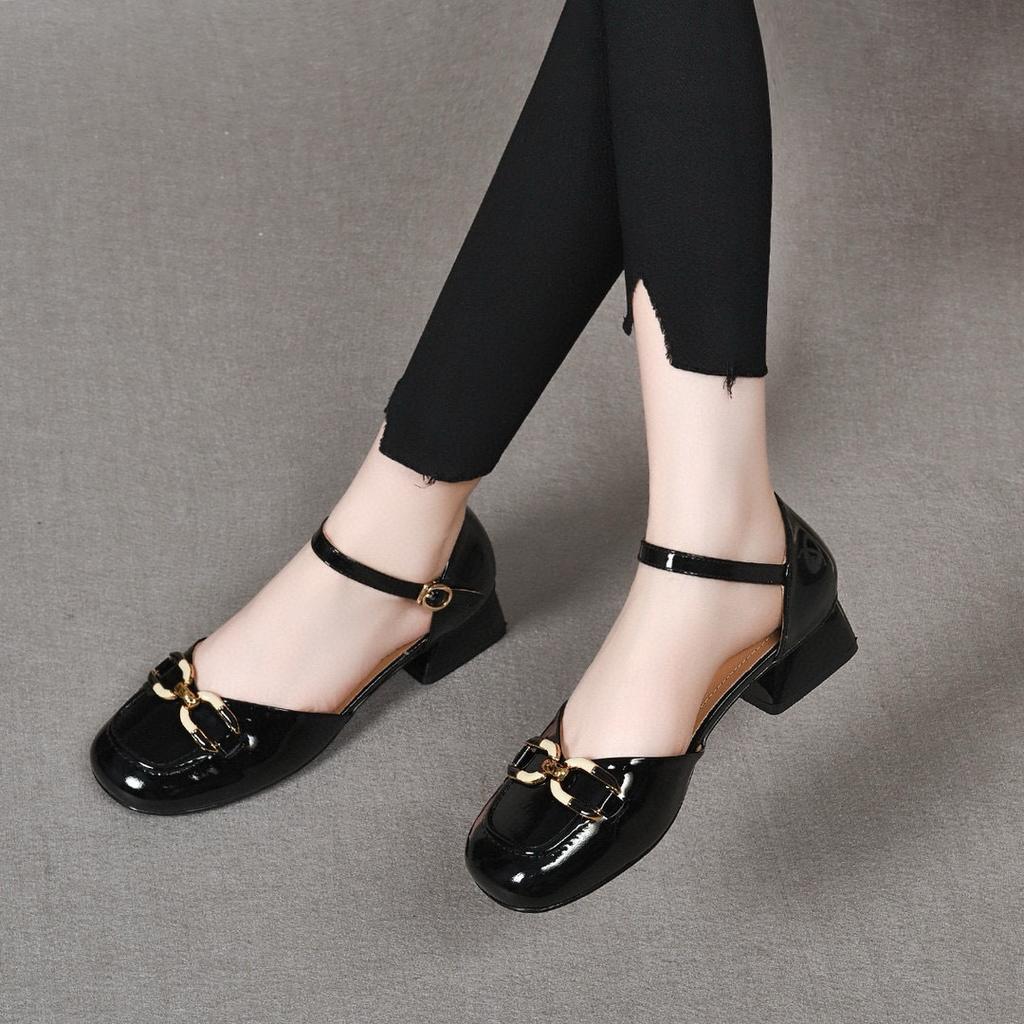 Flat-soled sandals women's summer round head with low heels women's shoes literary and retro patent leather bag head hollow sandals
