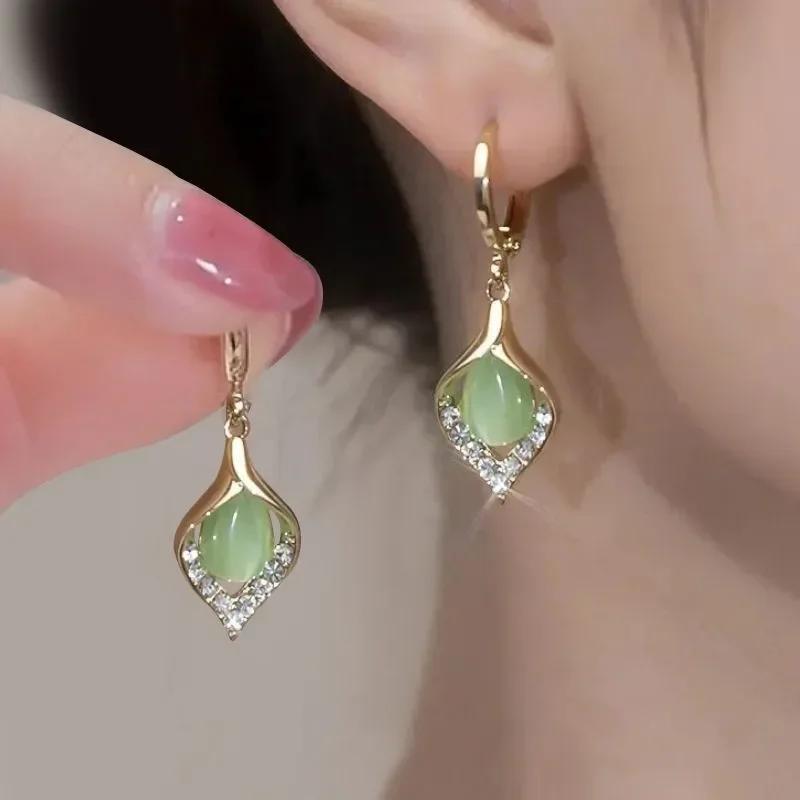 New Fashion Trend Zircon Crystal Black Leaf Pendant Earrings for Women Unique Design Temperament Cool Girls Party Jewelry