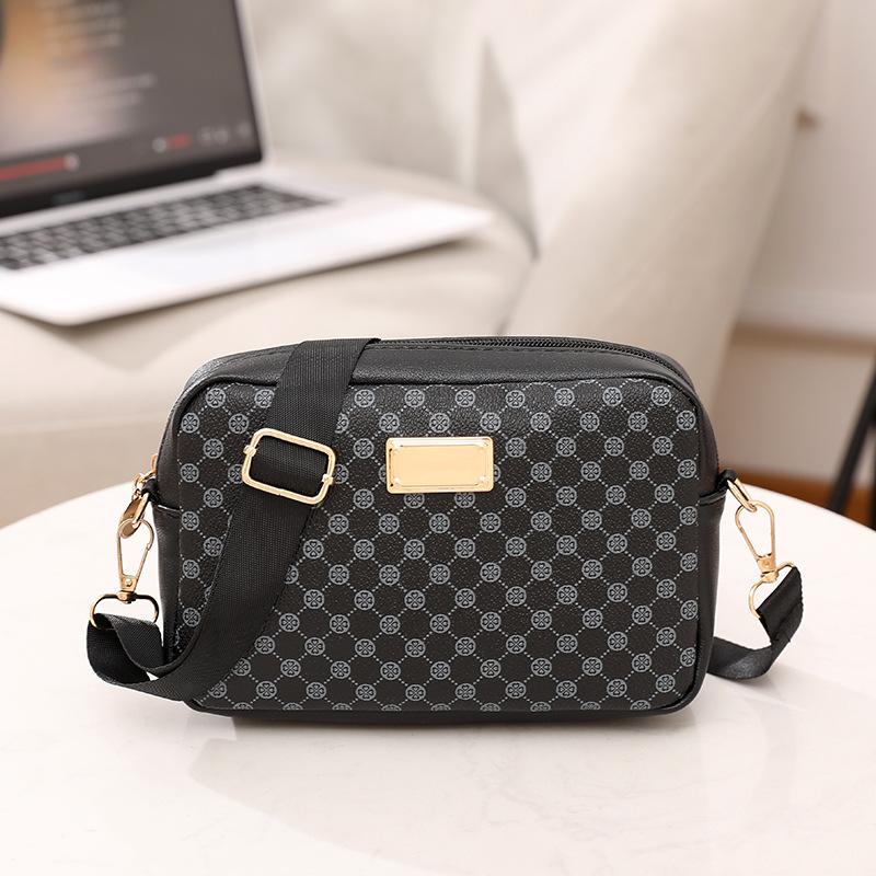 Simple small bag, new fashion women's bag, shoulder messenger bag, trendy polka dot printed small square bag.