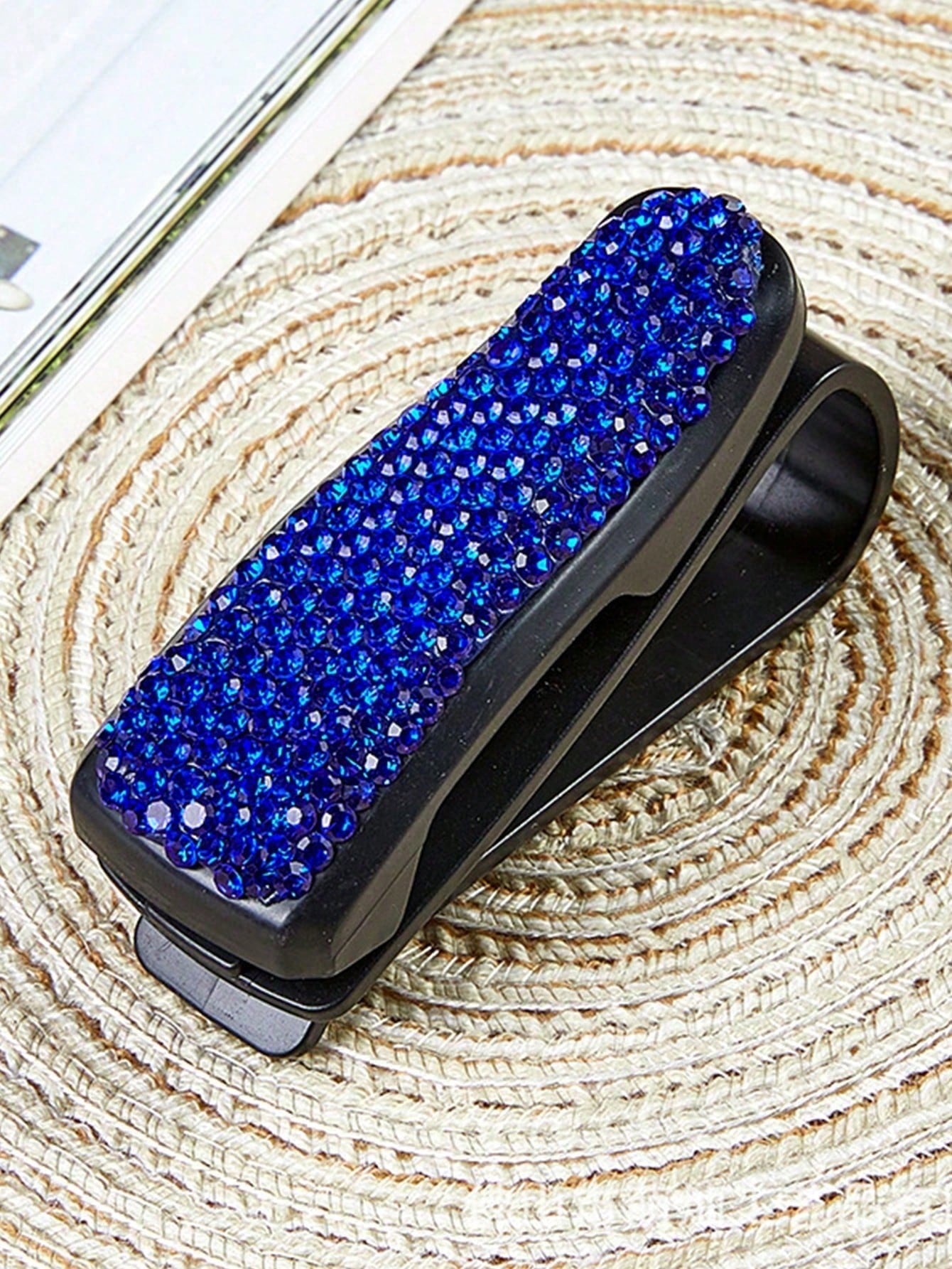 

1Pc Diamond-Style Car Eyeglass Holder: A Mini and Exquisite In-Car Storage Accessory Balancing Aesthetics and Practicality