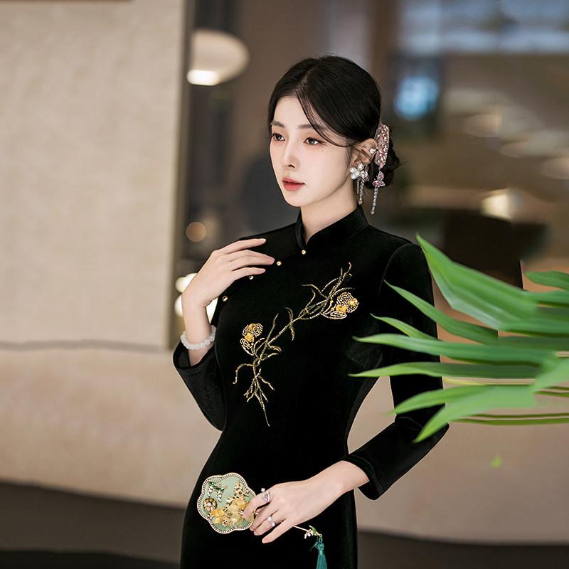 1011 New Chinese-style black velvet embroidered cheongsam women's long-sleeved slim and thin elegant temperament cheongsam daily