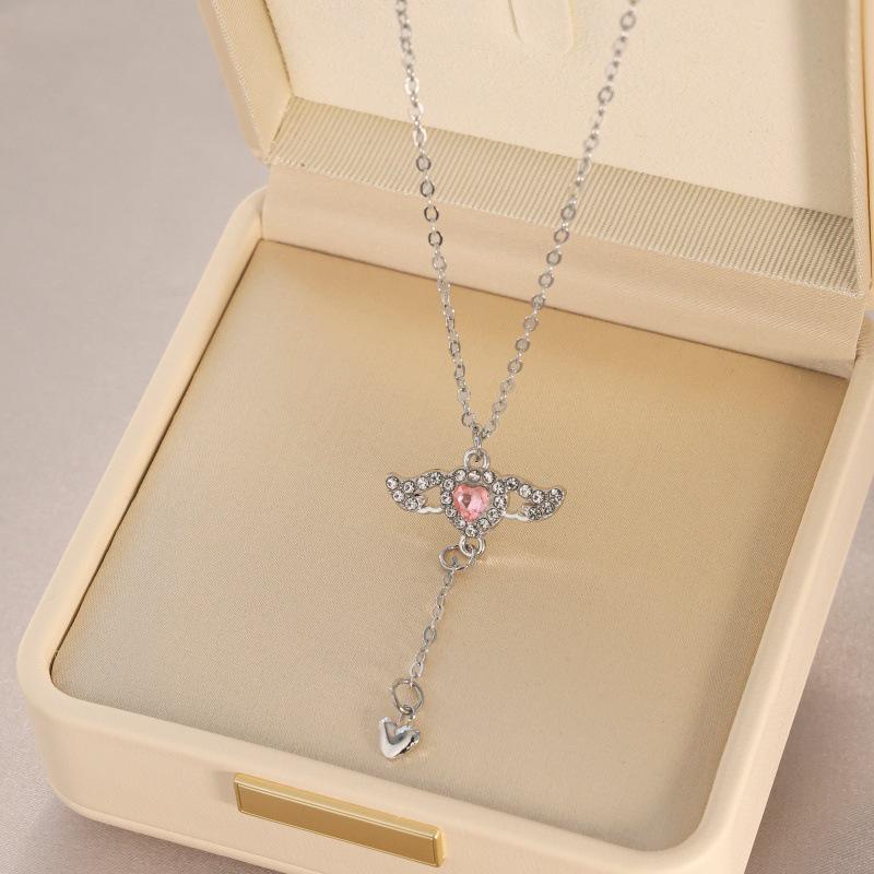Korean Pearl Necklace: High-End Silver Clavicle Chain with Niche Design, Perfect for Light Luxury and Sweater Pendants.