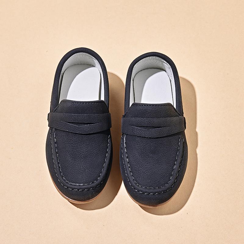 Jarní chlapecké slip-on boty v britském stylu z měkké kůže pro pódium a řeč 2025