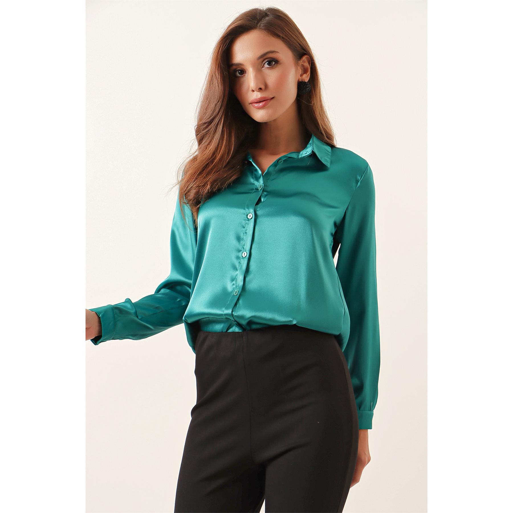 

Легкая атласная рубашка