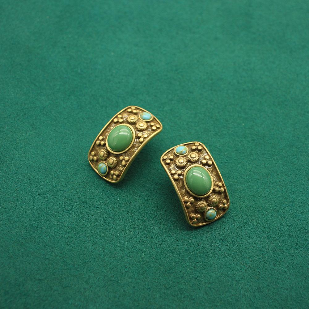 

Medieval Jewelry Retro Earrings Rhombus Imitation Green Pine Earrings Double-Sided Engraved Stud Earrings Design Advanced Sense