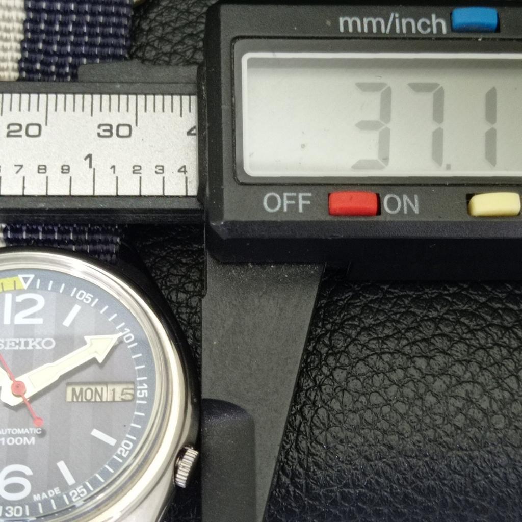 AUTOMATIC VINTAGE SEIKO JAPAN 7009A MENS FERRARI DIAL WATCH a700427-5