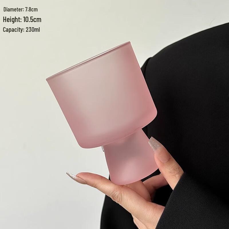 Бокалы для десертов и напитков из матового стекла на ножке