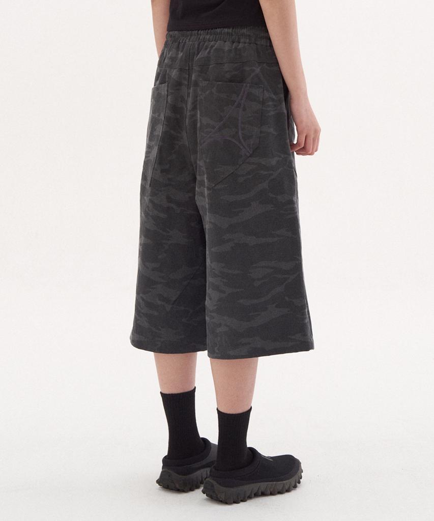 Haipaisaundeulepeoleonseu Camo Half Pants, Charcoal