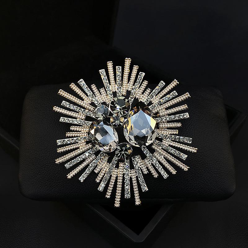European and American Retro Alloy Diamond-studded Flower Brooch Fashionable Large Flower for Formal Dress