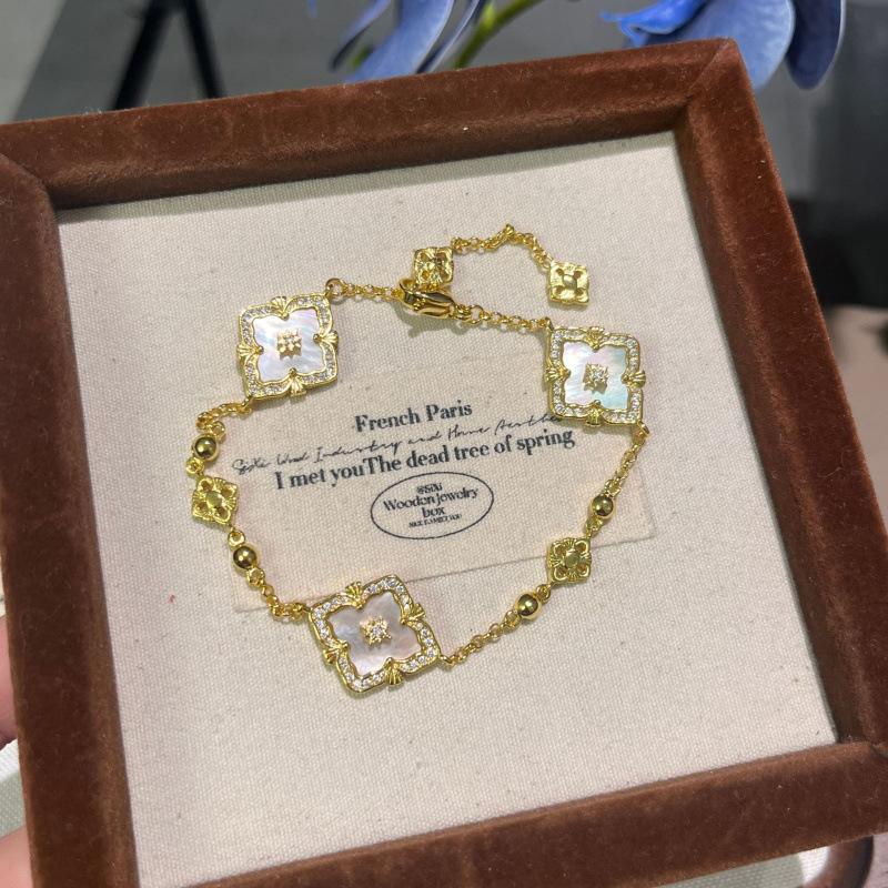 Latti Натуральный Белый Рябчик Четырехлистник Браслет Женский Ретро Ромб Халцедон Ювелирные изделия