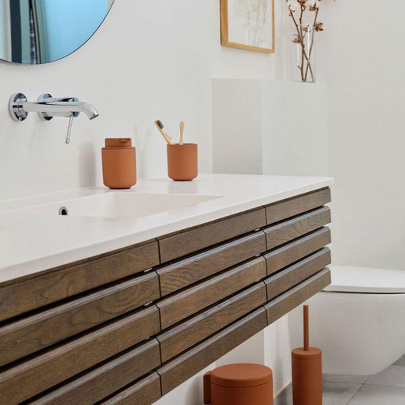 ZONE DENMARK Ume Szczotka do łazienki (2 kolory)