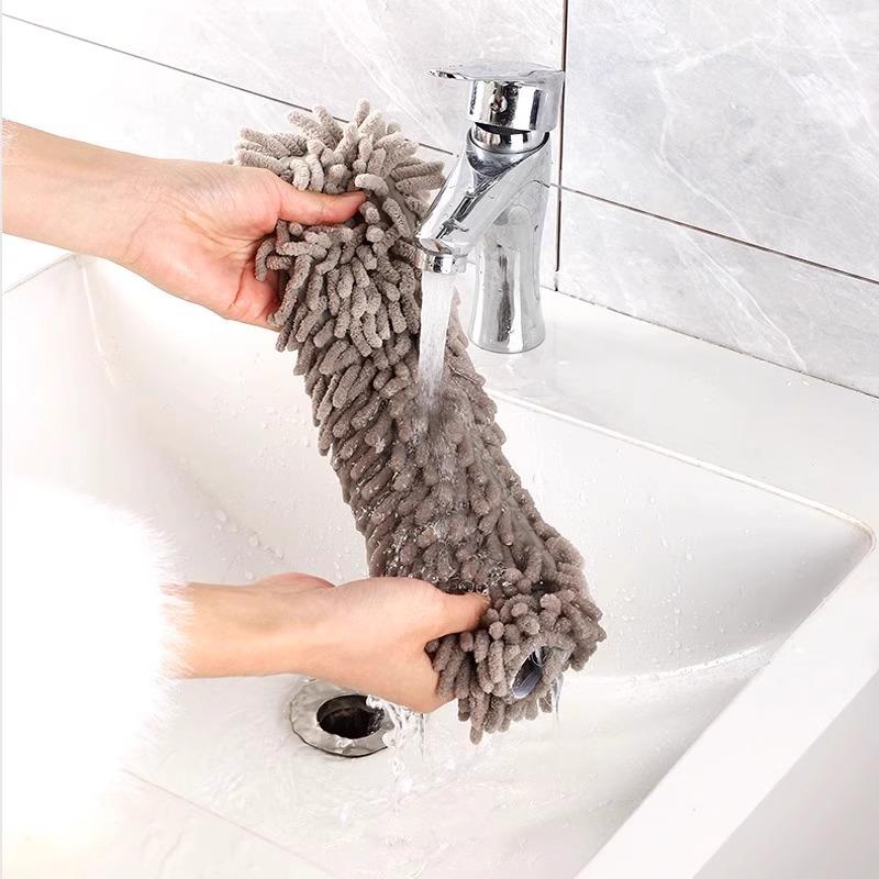 Retractable Feather Duster for Efficient Dust and Ash Removal - Perfect for Ceiling and Household Cleaning