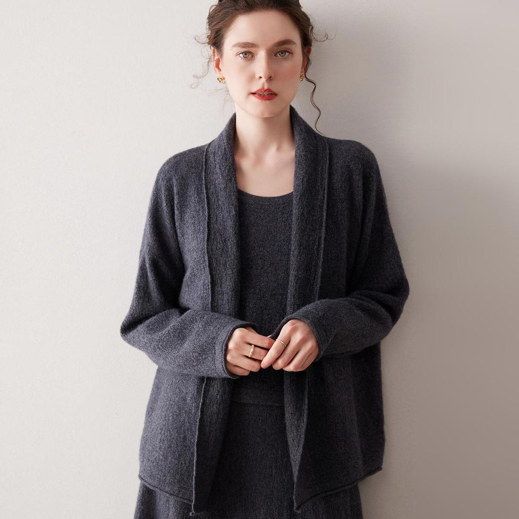 Women's Autumn/Winter Cashmere V-Neck Cardigan: Soft, Cozy, and Stylish Outerwear