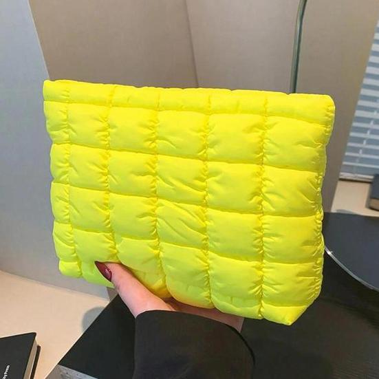 Cosmetic Bag Compact Size Quilted Makeup Bag with Top Zipper Closure Spacious Inner Pocket Easy to Clean Travel Cosmetic Organizer