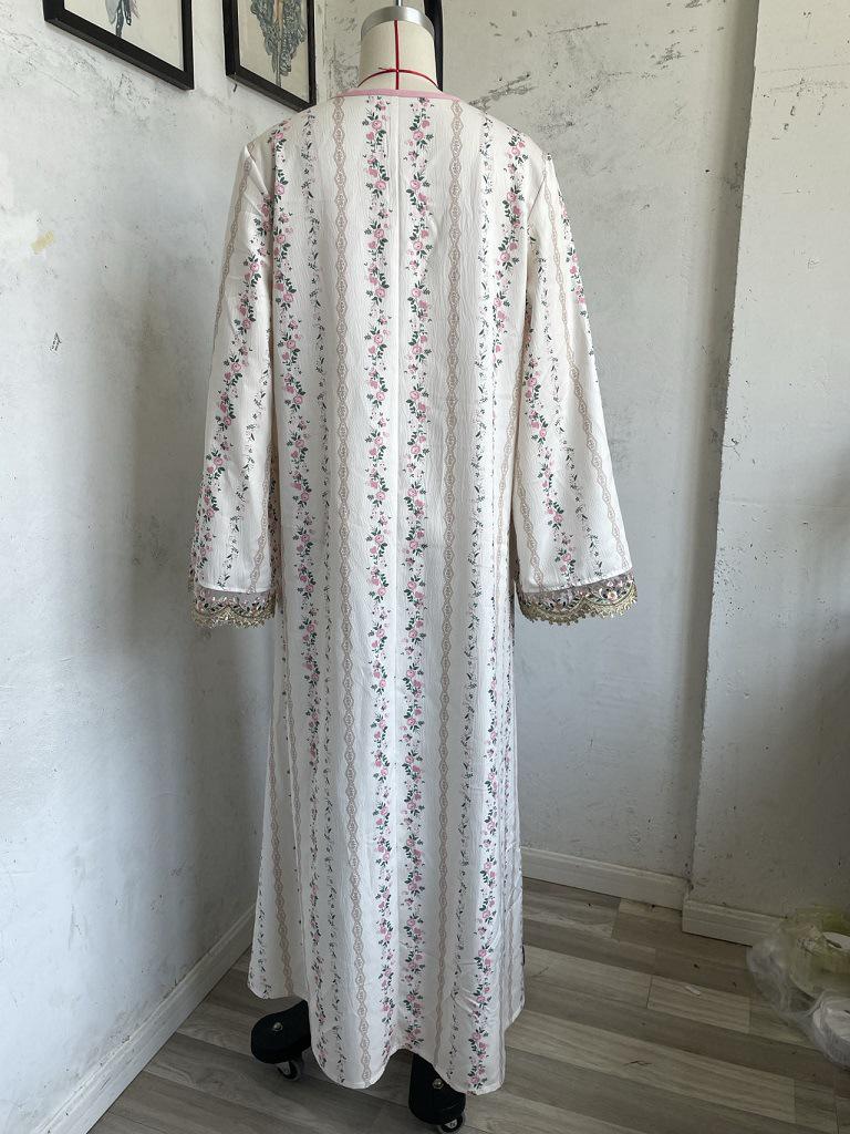 Elegant V-neck Middle Eastern Embroidered Lace Long-sleeved Muslim Robe Dress