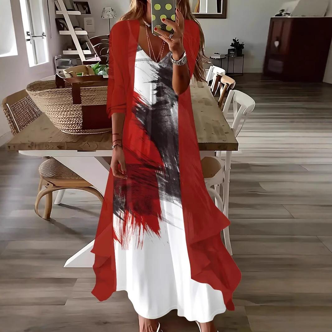 

Макси-платье с длинным рукавом и цветочным принтом, с синим кардиганом, красными туфлями и браслетом