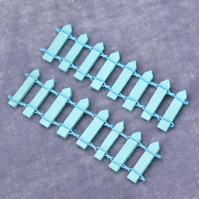 Mini Dollhouse Fence Set: 1:12 Scale (2 Pieces)