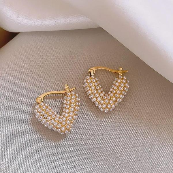 1Pair Sweet Millet Beads Love Earrings for Women Niche Design Earrings Light Luxury Unique Design Love Imitation Pearl Earrings For Women Metal