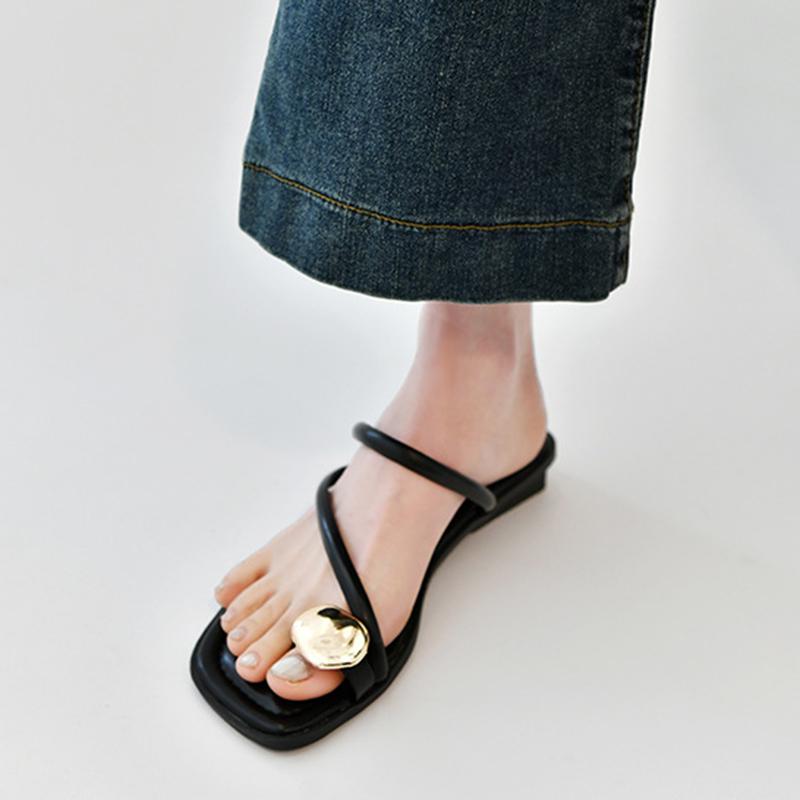 Fashion Flats Women Slippers Fashion Clip-toe Beach Shoes Summer Designer Sandals 2025 Summer New Trend Casual Flip-flops Women Slides