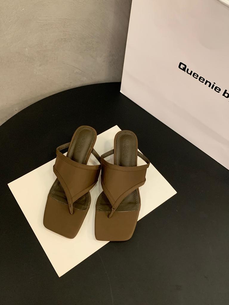 French pinch flip-flops shoes women's shoes summer wear 2025 new Internet celebrity temperament sandals high heels sandals