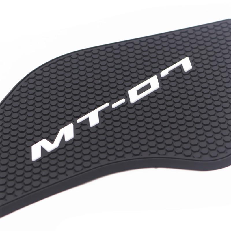 Pro Yamaha MT 07 MT07 MT-07 + Boční podložka palivové nádrže Podložky pod nádrž Ochranné samolepky Obtisky Plynová rukojeť na kolena Trakční podložka