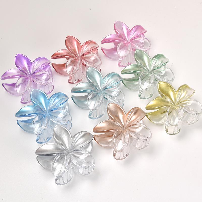 Frangipani Gradient Summer Shark Claw Clip: Beach Style Flower Updo Headwear.